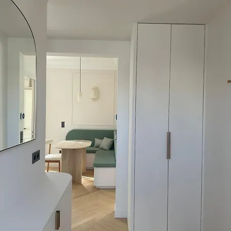 Apartment After B00klng Need Scаn Qr-c0dе --overlook Arc De Triomphe Paris