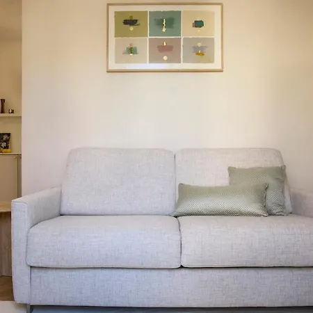 Apartment After B00klng Need Scаn Qr-c0dе --overlook Arc De Triomphe Paris
