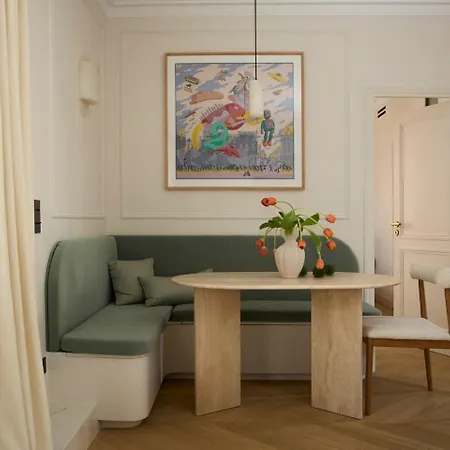 After B00klng Need Scаn Qr-c0dе --overlook Arc De Triomphe Apartment Paris